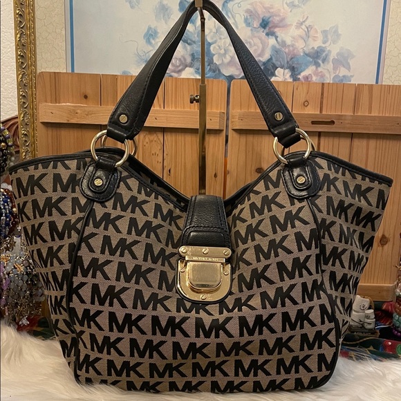 Michael Kors Handbags - 💜Michael Kors Black and Brown Logo Tote